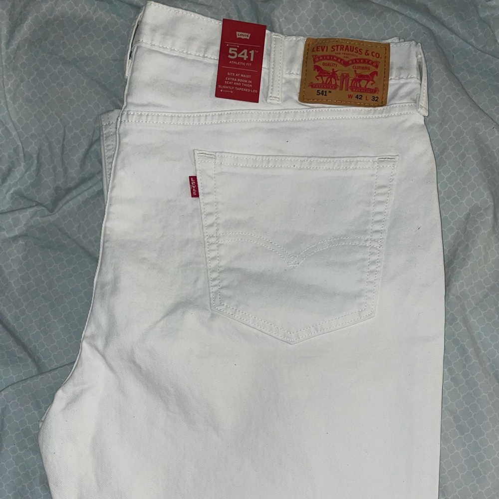 Levi’s 541 Athletic fit White Denim Jeans 42 x 32